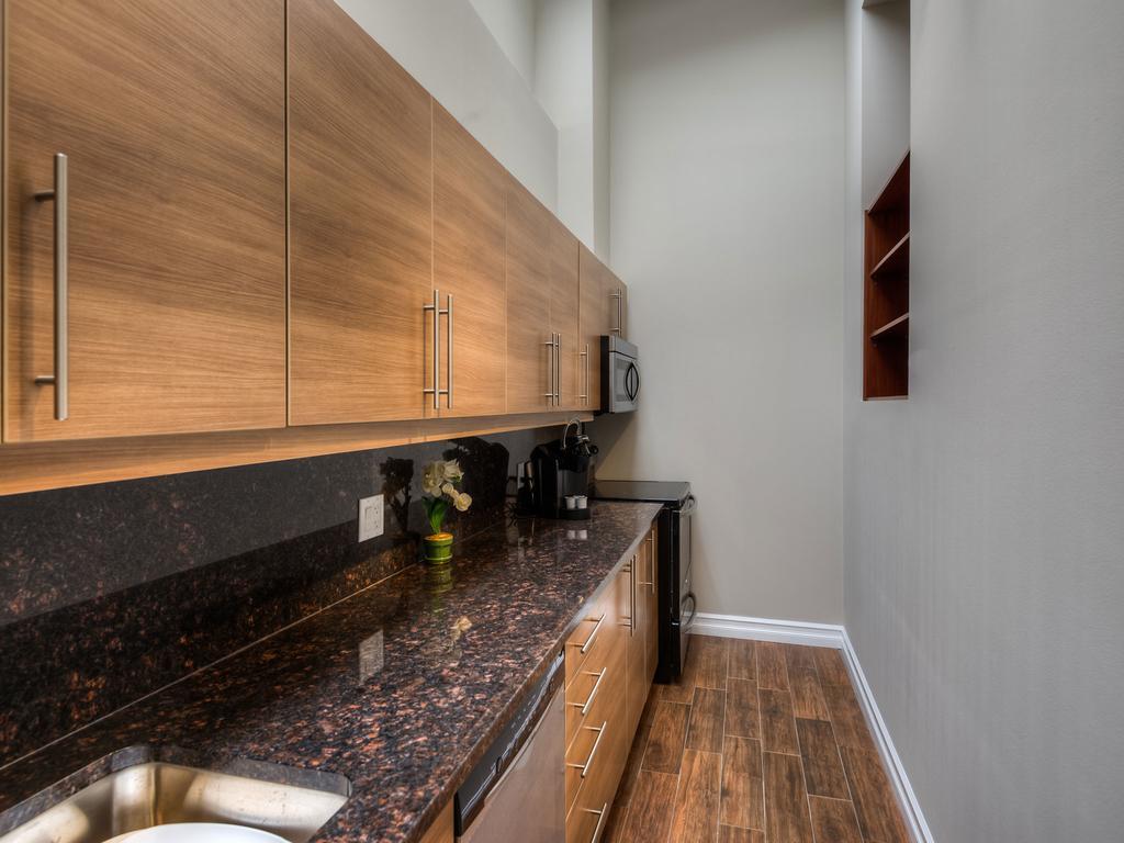 גואלף Western Hotel & Executive Suites מראה חיצוני תמונה