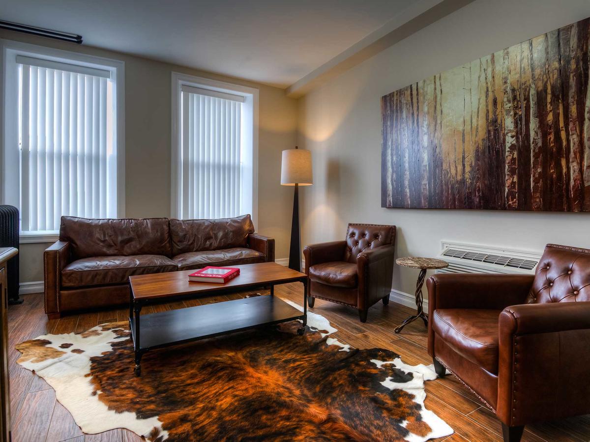 גואלף Western Hotel & Executive Suites מראה חיצוני תמונה