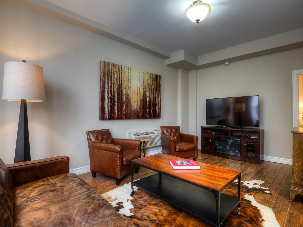 גואלף Western Hotel & Executive Suites מראה חיצוני תמונה