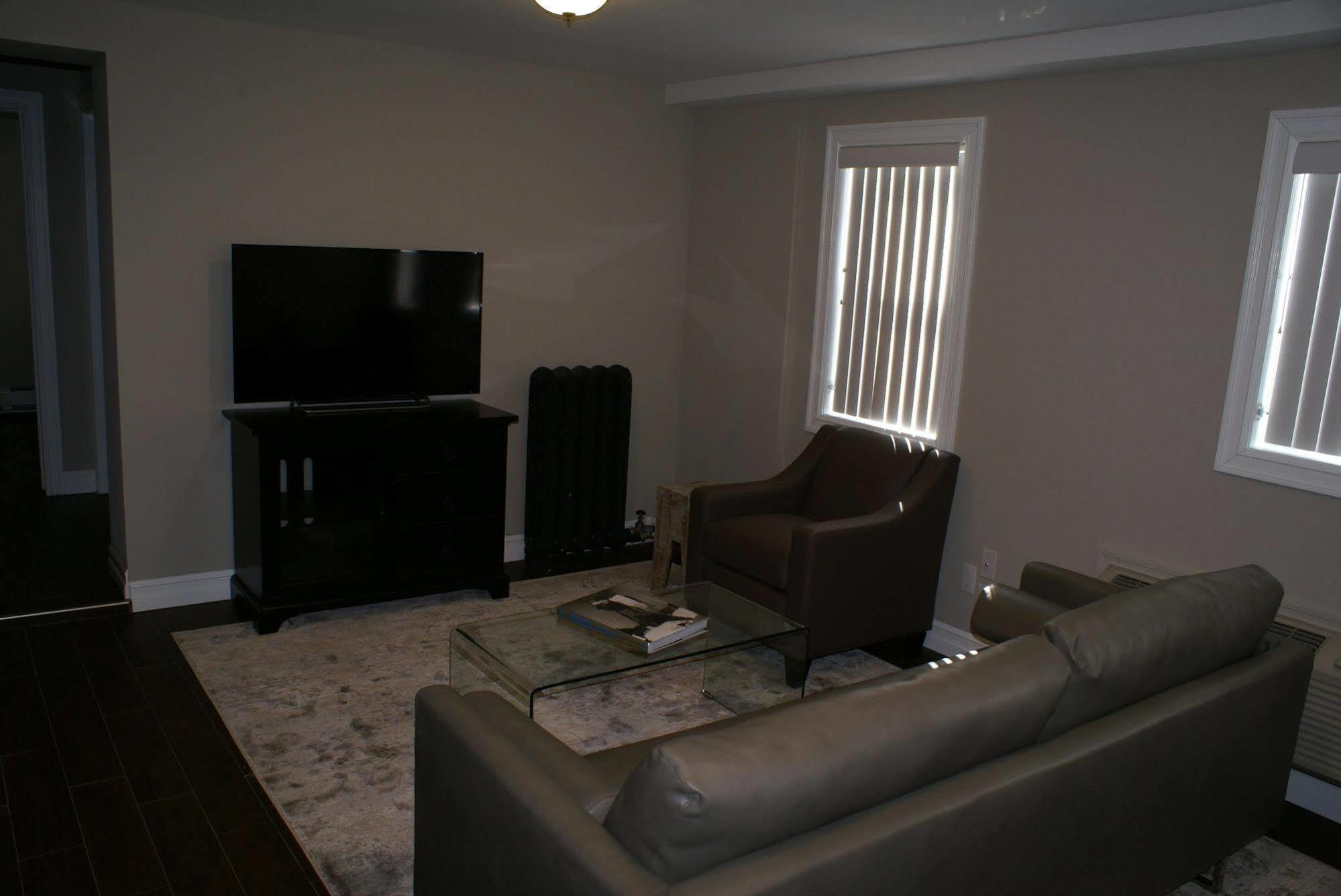 גואלף Western Hotel & Executive Suites מראה חיצוני תמונה