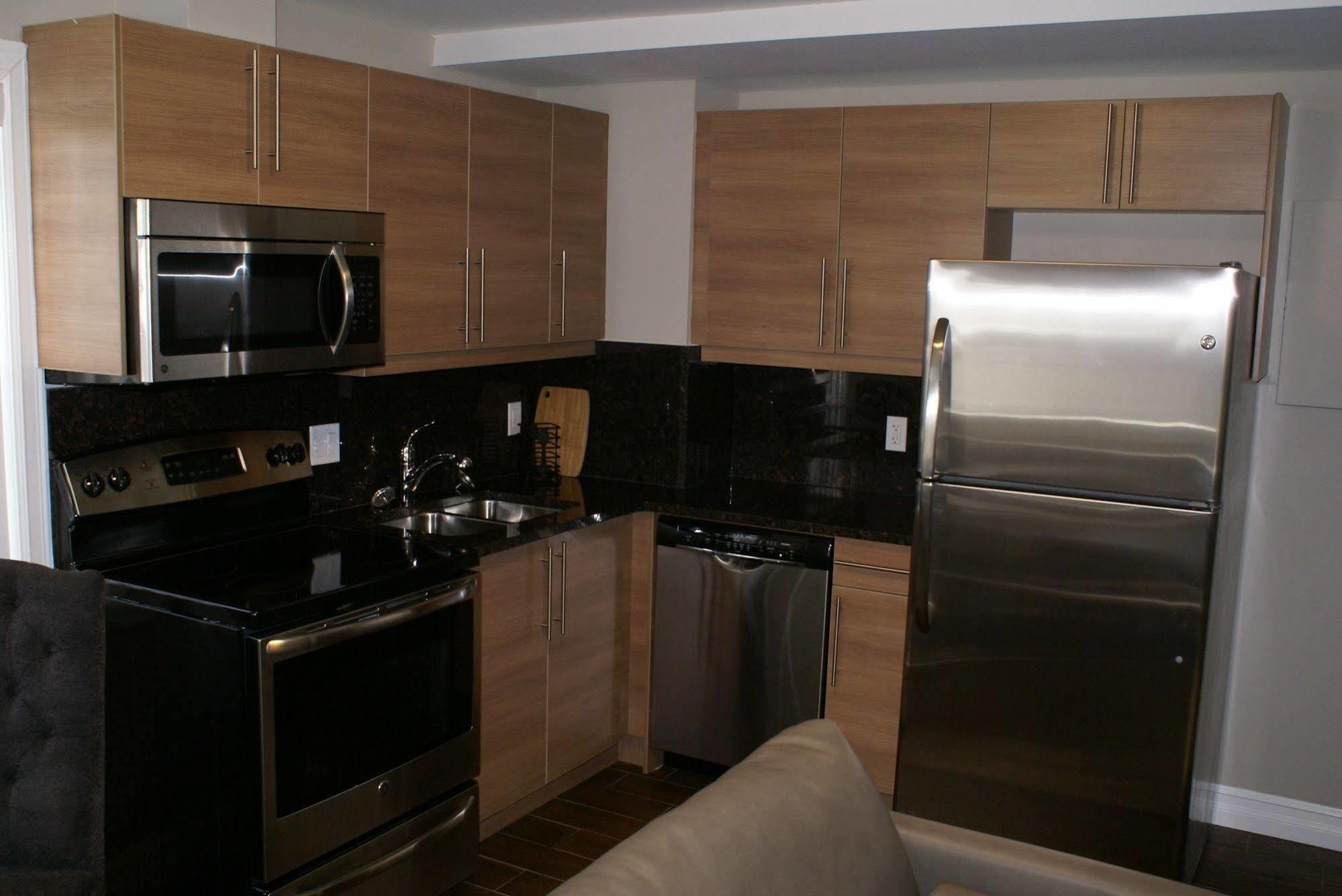 גואלף Western Hotel & Executive Suites מראה חיצוני תמונה