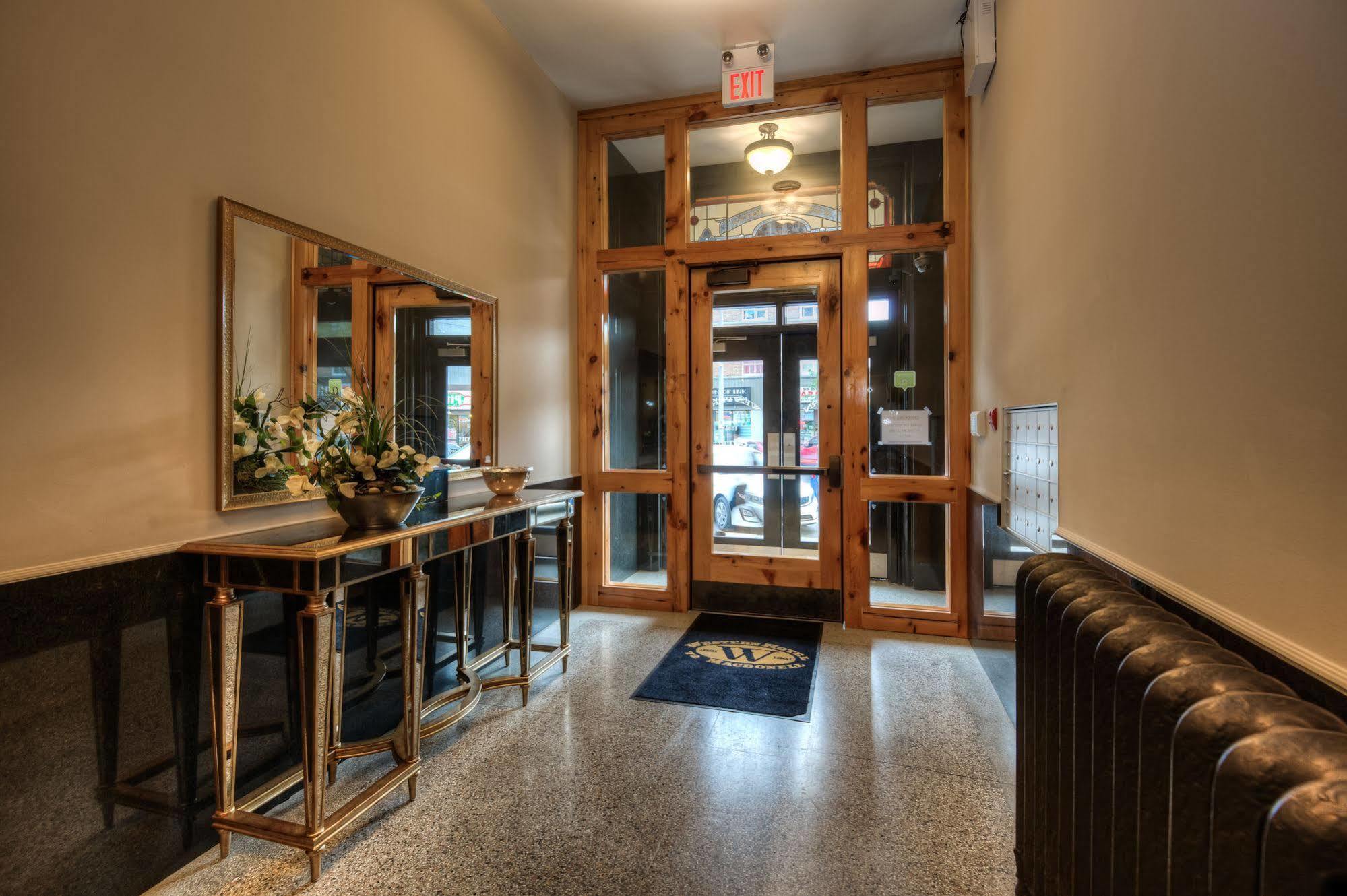 גואלף Western Hotel & Executive Suites מראה חיצוני תמונה